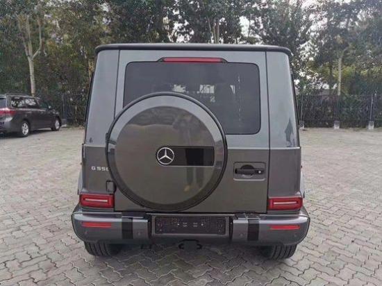 21款奔驰G550油箱96L油耗15L          