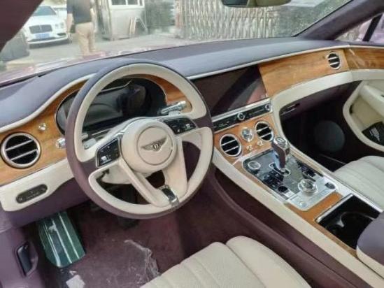 全新宾利欧陆GT 激情四色轿跑美女最爱 