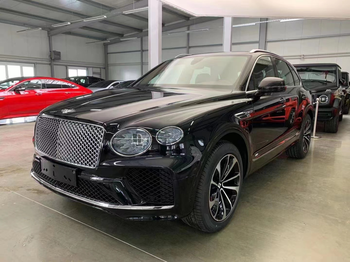 宾利添越 展位现车 价格直降10-40万   