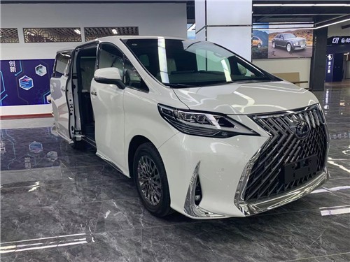 雷克萨斯LM300配置解析 四座直降5万   