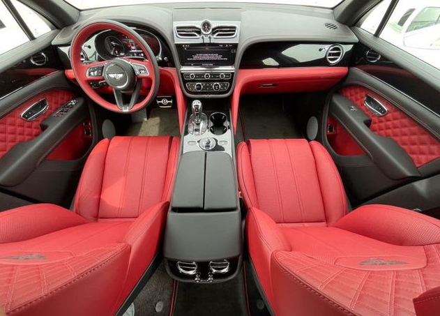 宾利添越 展位现车最新优惠价格       