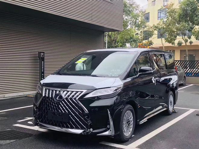 雷克萨斯LM300四座价格港口直降30万