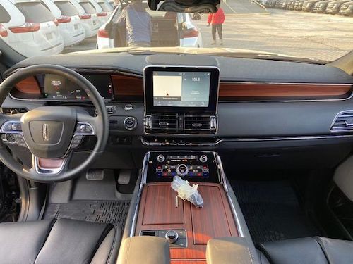 2021款林肯领航员意想不到的超大空间