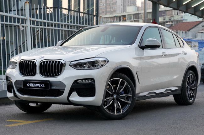 武汉宝马X4售价45.59万元起 颜色可选  