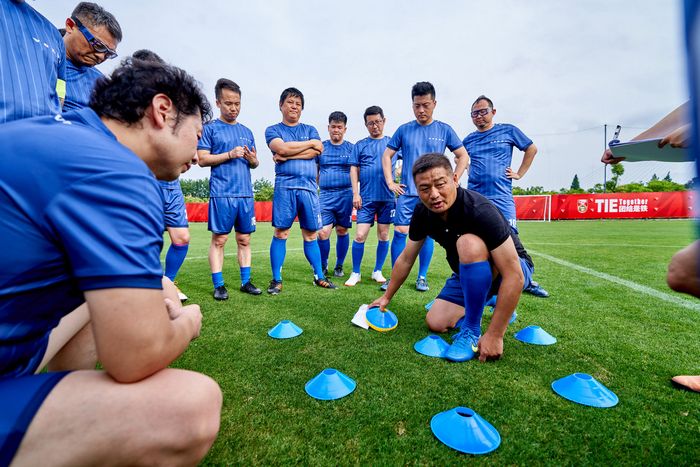 范志毅、杨晨带队，“欧洲杯赛前集训营”集结，今晚好戏要连台