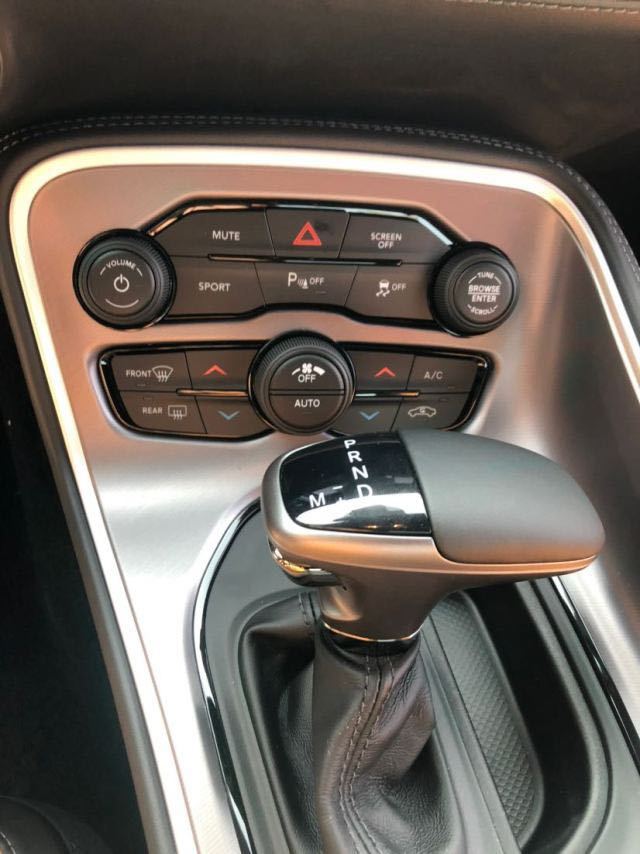 2021款道奇挑战者高配22轮毂炸街神车  