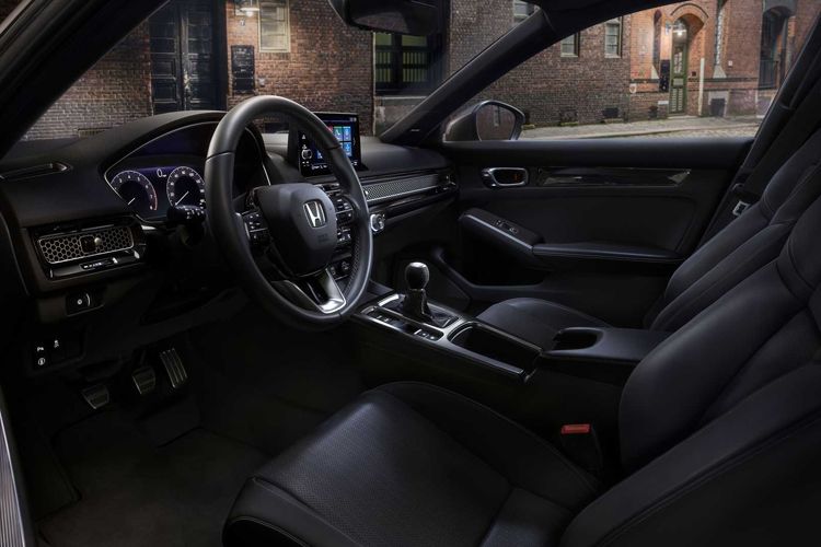 依旧提供手动挡，造型低调许多，全新思域HATCHBACK海外亮相