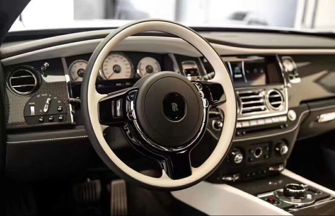 劳斯莱斯魅影V12 独一无二的手工创作  