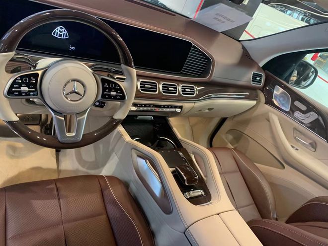 奔驰迈巴赫GLS600精美石英表提升品位  