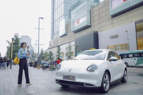 上市前一天，欧拉好猫GT木兰版“占领”了春熙路