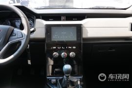 上汽通用五菱-五菱征程-1.5T 手动豪华型