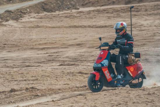 打破一切不可能,雅迪冠能2.0成功挑战“火星”地表骑行