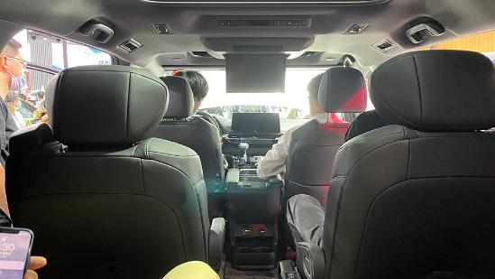 面对丰田赛那，别克GL8为啥选择了“加5千”卖？