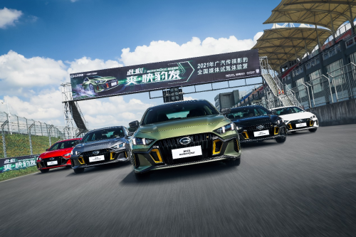 从J10-B、J16看中国力量！陆空齐舞，除了战机还有传祺影豹！