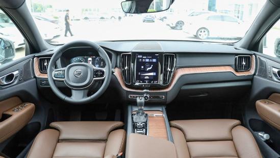 真实购车：买沃尔沃XC60配置还是宝马的标？都要40万