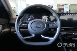 北京现代-名图-1.8L CVT LUX尊贵版