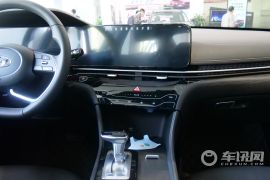 北京现代-名图-1.8L CVT LUX尊贵版