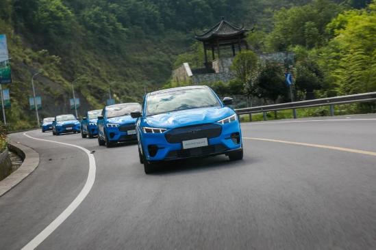 还看Model Y你就out了，这车外观更吸睛，关键是没有硬伤