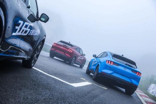 还看Model Y你就out了，这车外观更吸睛，关键是没有硬伤