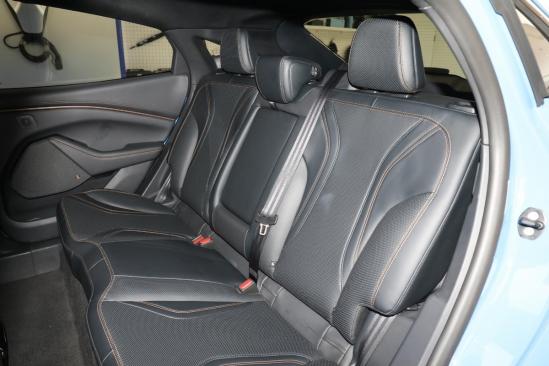 还看Model Y你就out了，这车外观更吸睛，关键是没有硬伤