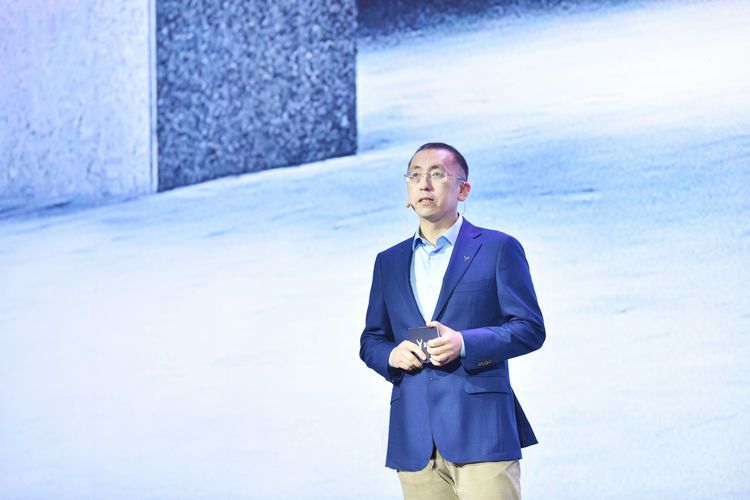 发布全场景充电矩阵和首次OTA计划，岚图用户之夜成功举办