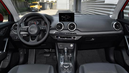 新款奥迪Q2L:低配虽然更划算,但女生买就不推荐