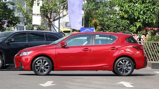 每月养车1200元，雷克萨斯CT比BBA竞品省钱吗？
