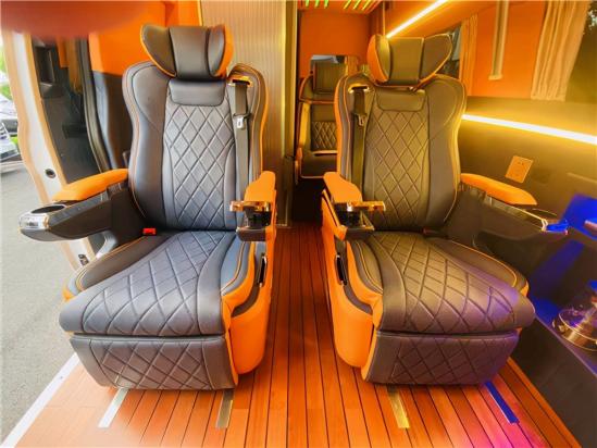 福特V362新全顺定制‘小白熊’六座商务旅居，上海房车定制中心