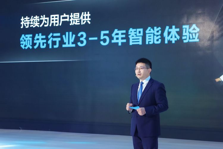 首搭华为智能座舱 “北京汽车 魔方”亮相广州车展