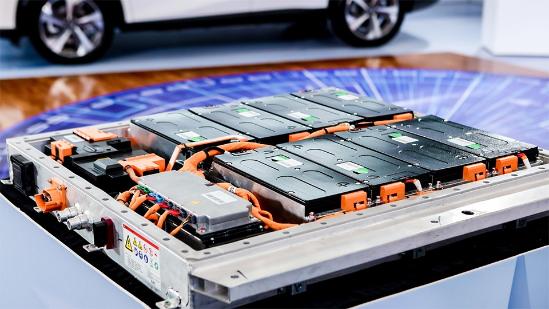 新能源汽车电池产业今后发展的重点是电池原材料的可持续发展？