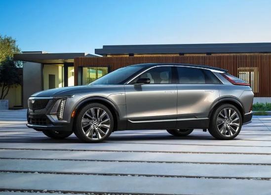 宝马iX、凯迪拉克lyriq旗舰级SUV对比，iX何德何能贵一倍