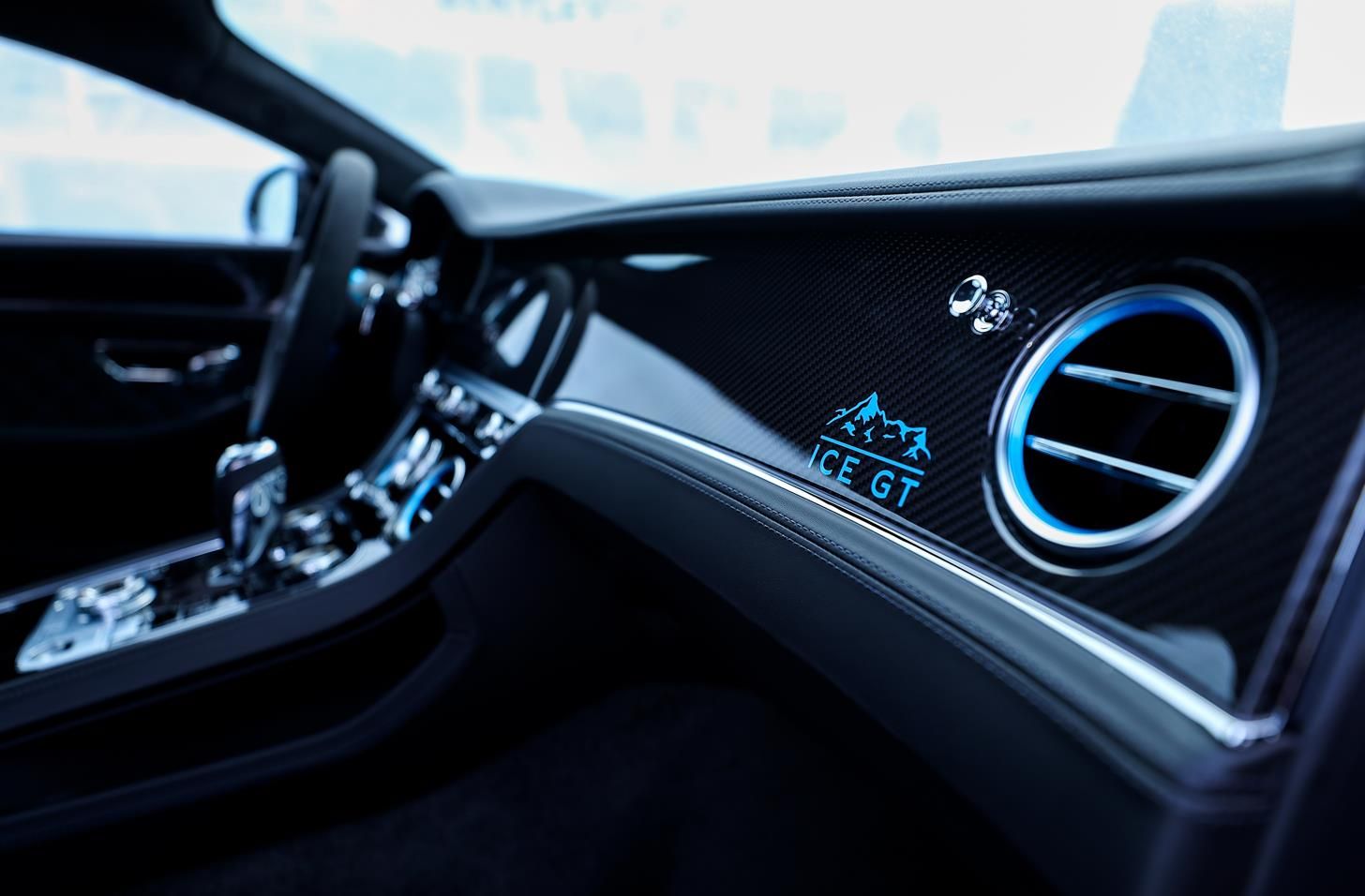 宾利品牌在华首次开启冰雪体验，Ice GT车型上演首秀