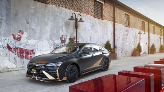 破百比影豹快还便宜，花10多万买奕炫MAX暗夜版值吗？