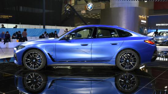 玩运动宝马i4拿手，但比Model 3贵11万，值吗