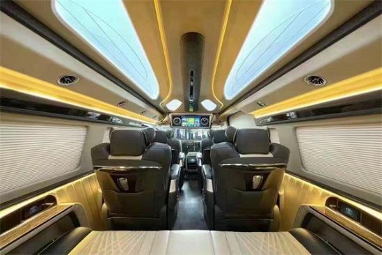 丰田海狮九座 上海高端定制中心