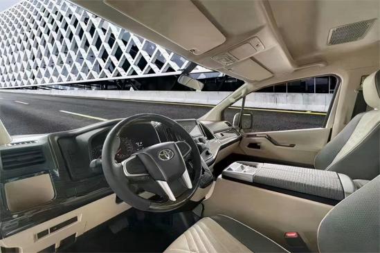 丰田海狮九座 上海高端定制中心