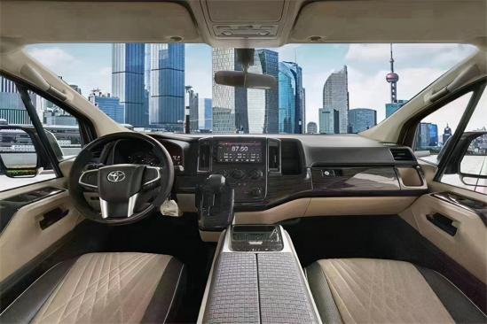 丰田海狮九座 上海高端定制中心