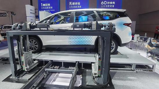 “稳中求进”这条两会汽车主线，哪家车企急了点？