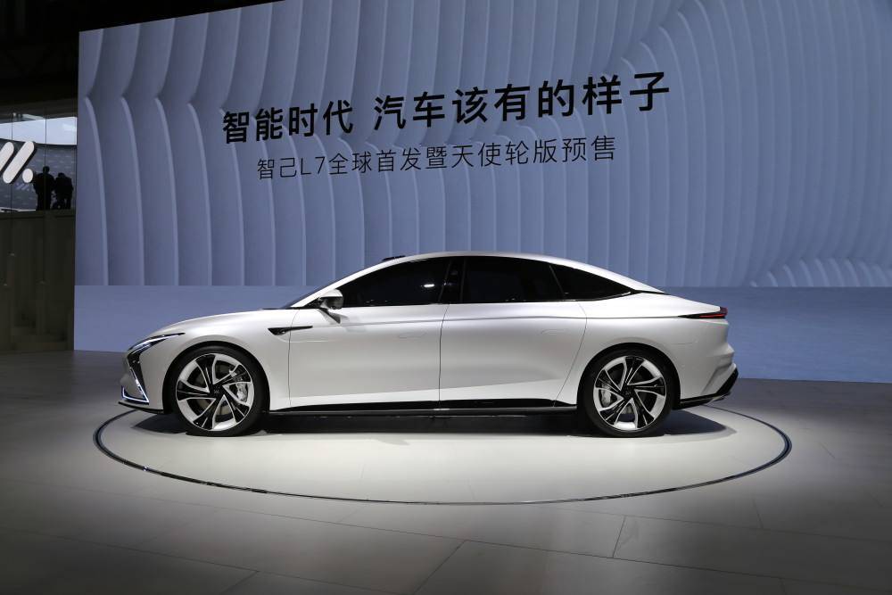 新势力“三大旗舰”来袭，叫价都超40万，却个个充满“争议”？