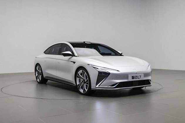 新势力“三大旗舰”来袭，叫价都超40万，却个个充满“争议”？