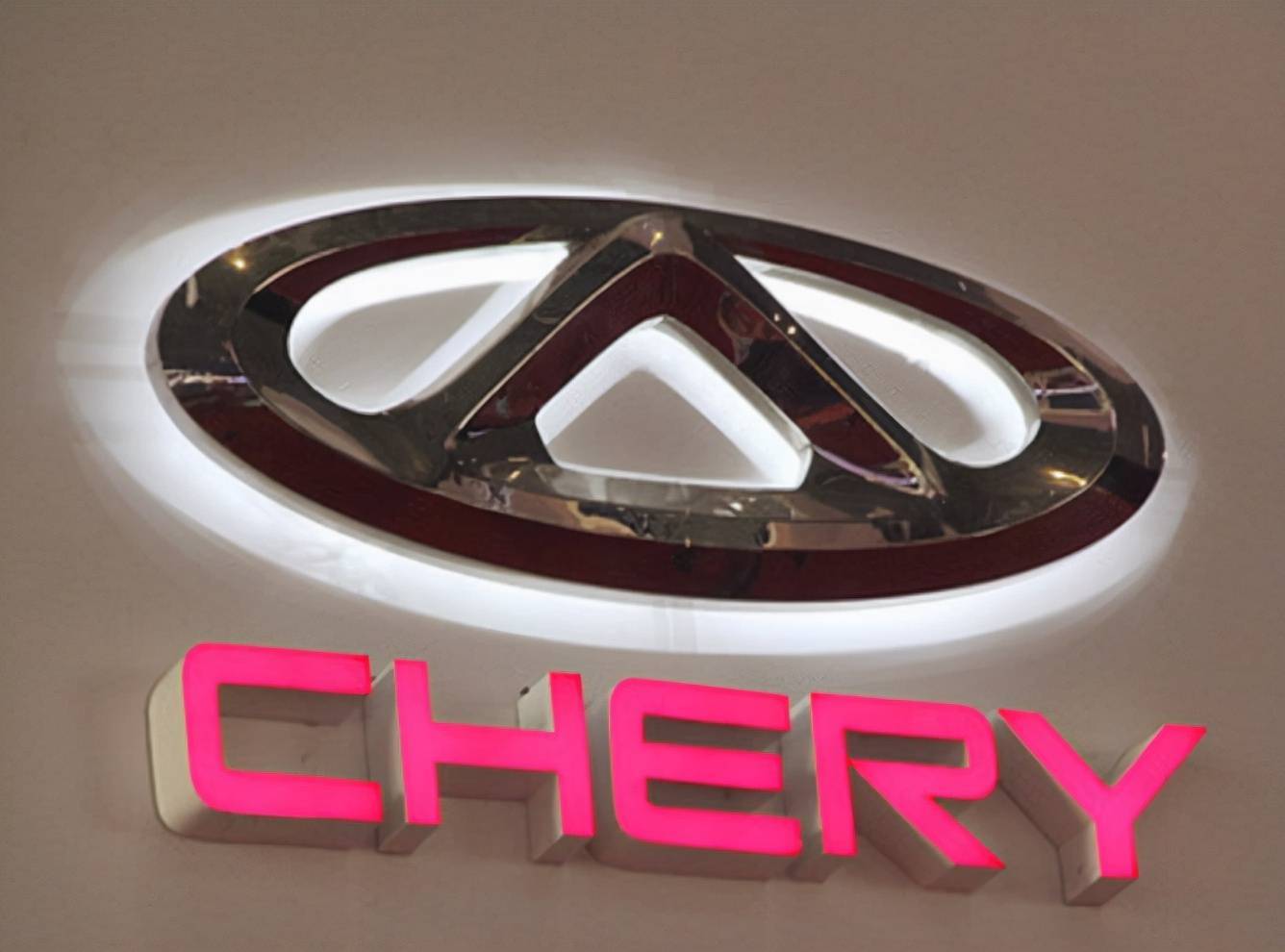 颜值好评，名字却一言难尽，奇瑞全新SUV离爆款又要差点意思？