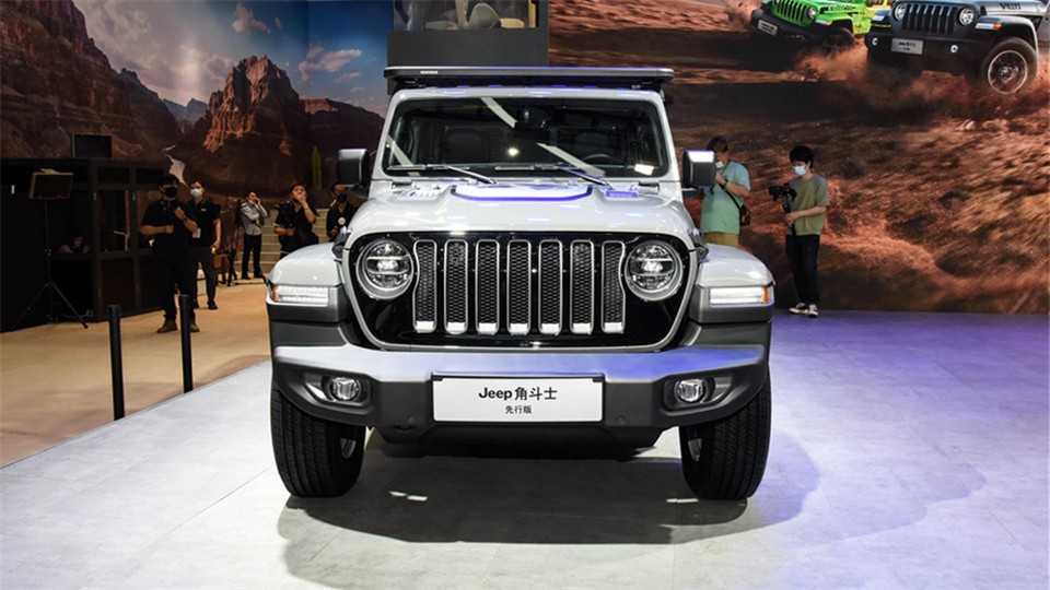Jeep角斗士来了，年养车近3.6万元，比牧马人贵多少？