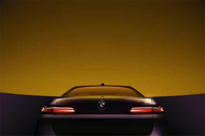创新颠覆想象，最强7系BMW i7全球首发