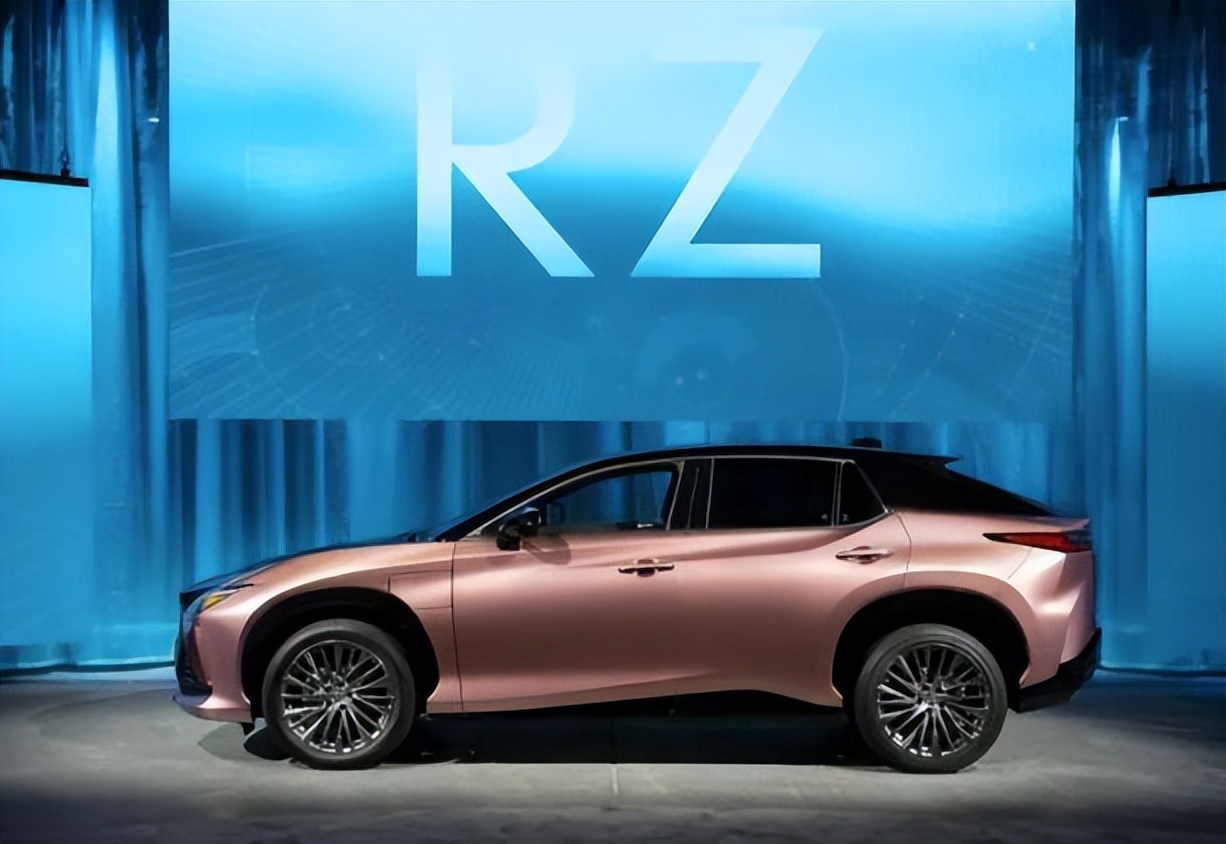 和丰田bZ4X同平台，配备赛车方向盘，纯电SUV雷克萨斯RZ发布