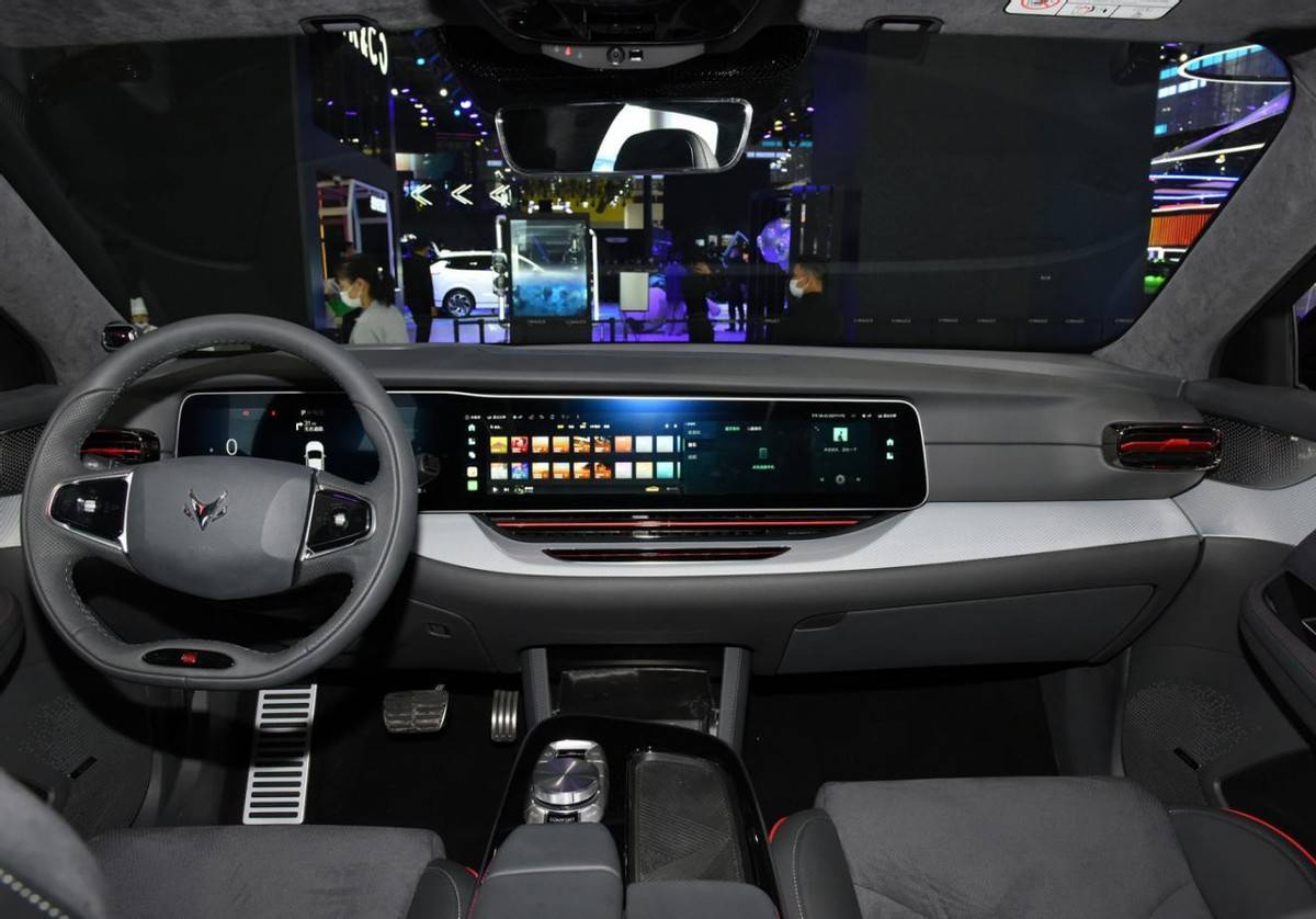 极狐阿尔法S全新HI版上市，搭载华为智能座舱，主打智能驾驶