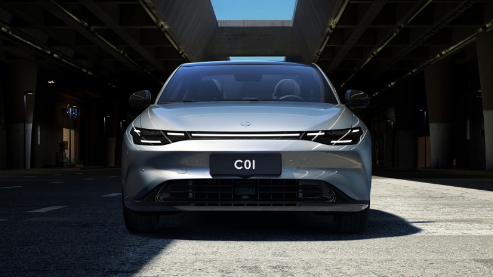 便宜而且底盘不错，知名度一般的零跑C01，比汉EV更好？