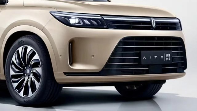 问界M7是台拉皮车？智能化原地踏步，理想ONE会正眼看它？