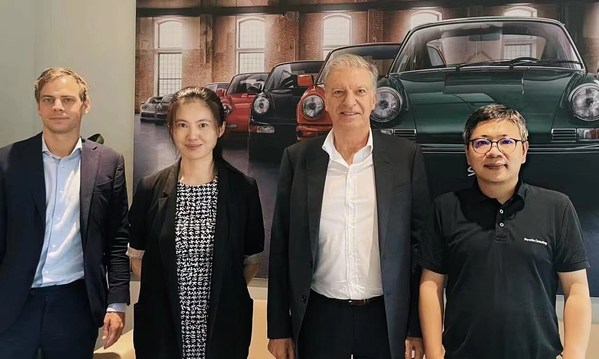 德国驻上海总领事馆代总领事及领事与保时捷管理咨询中国区董事总经理及首席执行总裁、合伙人合影。 德国驻上海总领事馆代总领事及领事与保时捷管理咨询中国区董事总经理及首席执行总裁、合伙人合影。