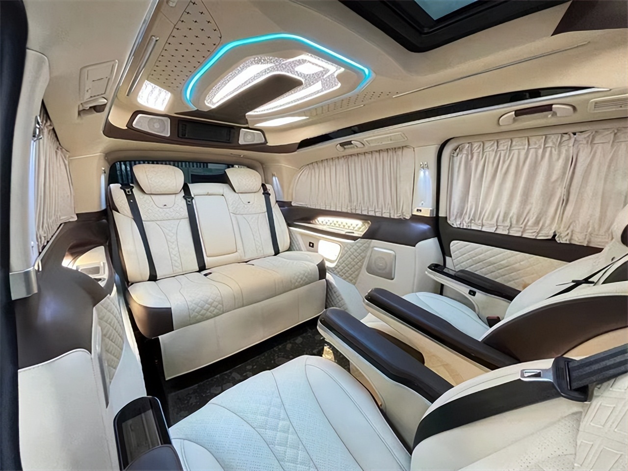 奔驰威霆高顶卡莫兹款,上海奔驰专卖店现车销售