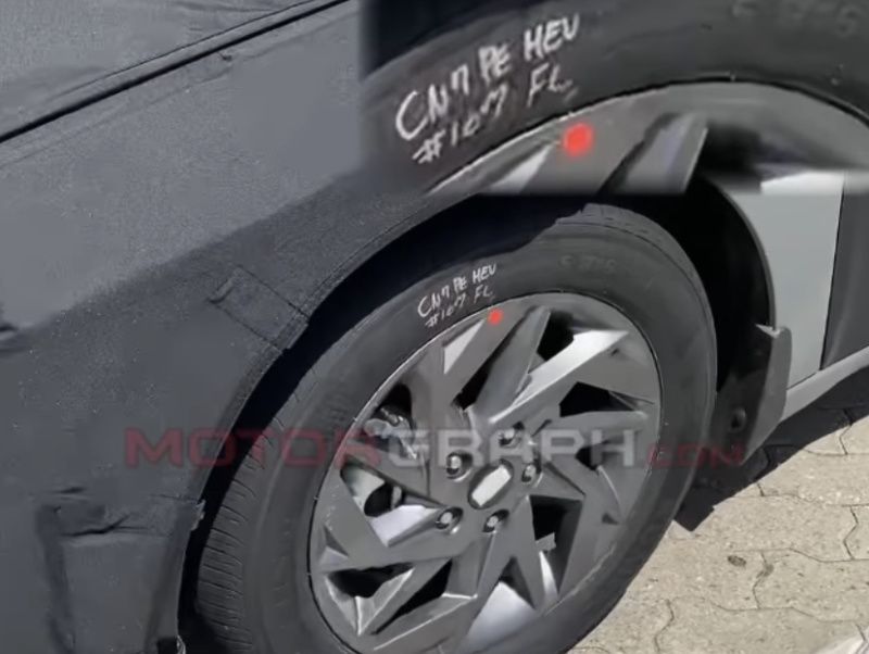 外观或进行升级 新款现代伊兰特路试谍照曝光 